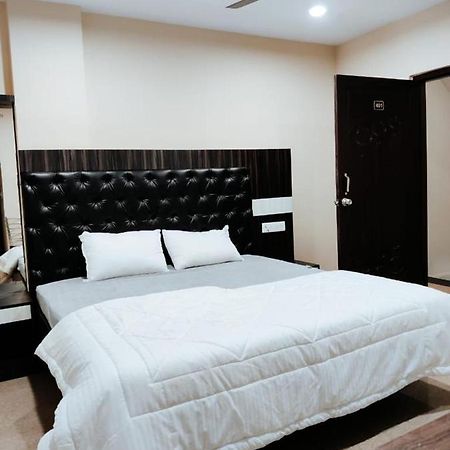 Priyaparadiseinn Varanasi Exteriör bild